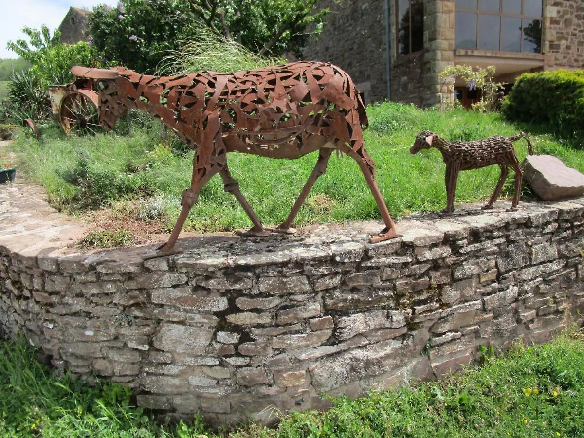Grand Gite A La Ferme Les Costes-Gozon 0*,  France